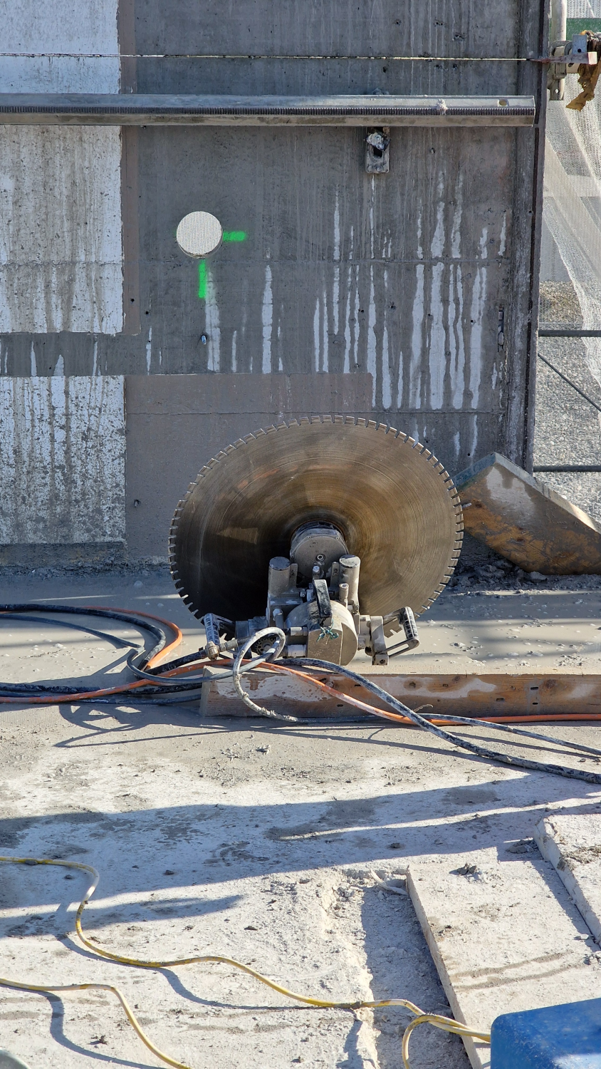 Diamond-saw equipment on the working floor.